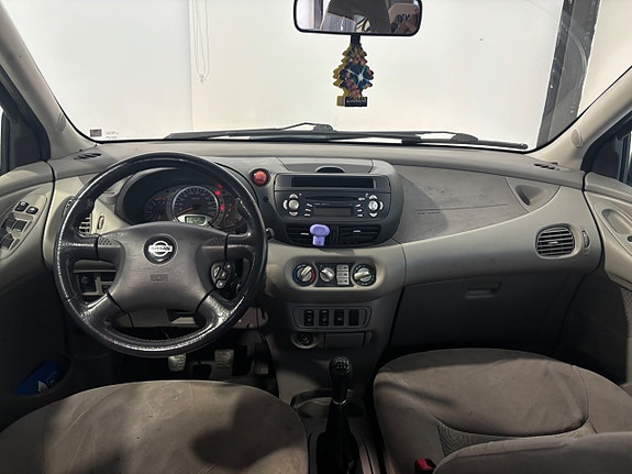Nissan Almera Tino 13 of 23