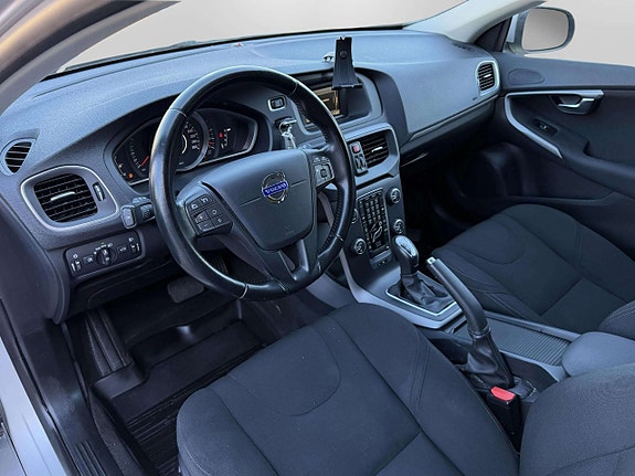Volvo V40 13 of 29