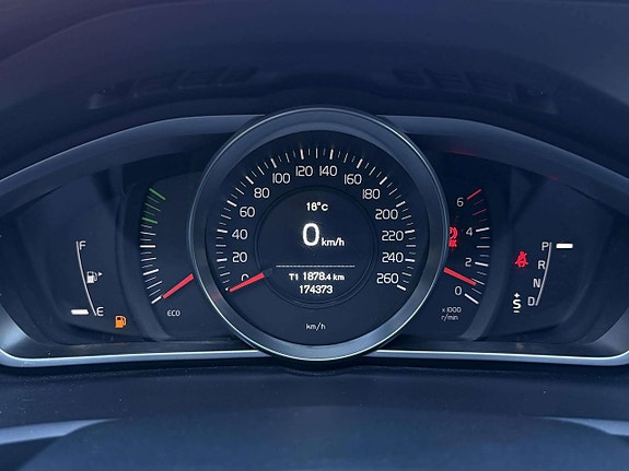 Volvo V40 18 of 29