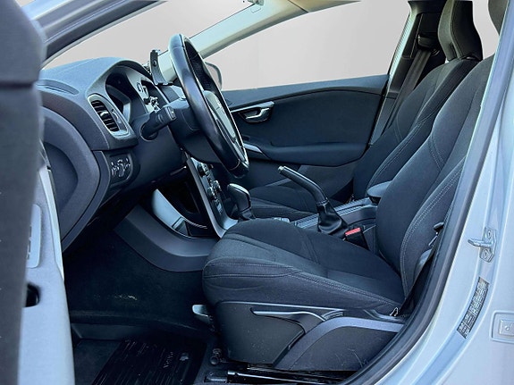 Volvo V40 12 of 29