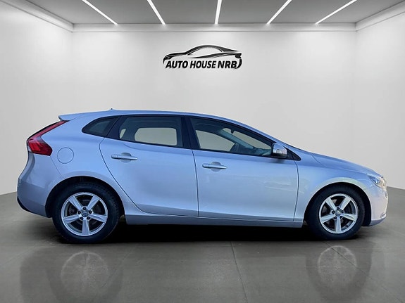 Volvo V40 10 of 29