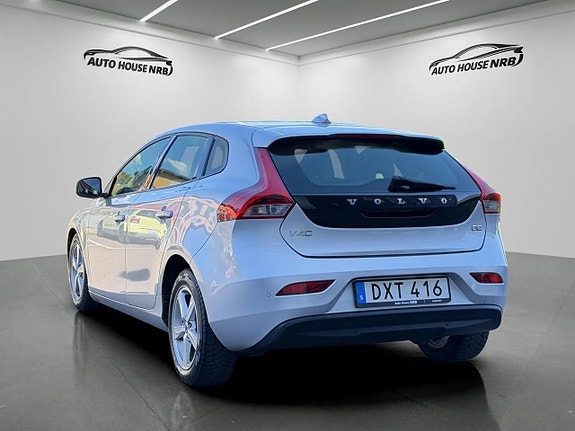 Volvo V40 8 of 29