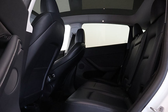 Tesla Model Y 18 of 19