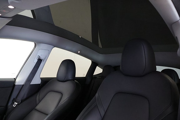 Tesla Model Y 11 of 19