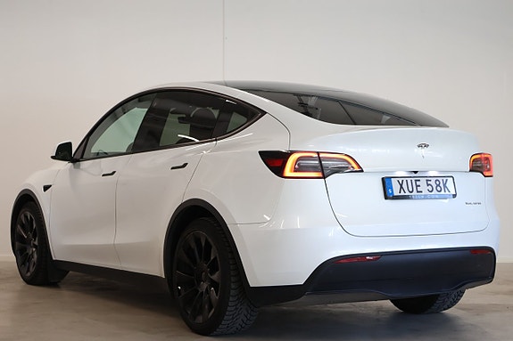 Tesla Model Y 7 of 19