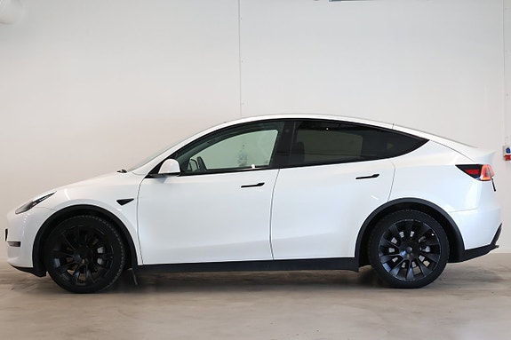 Tesla Model Y 8 of 19