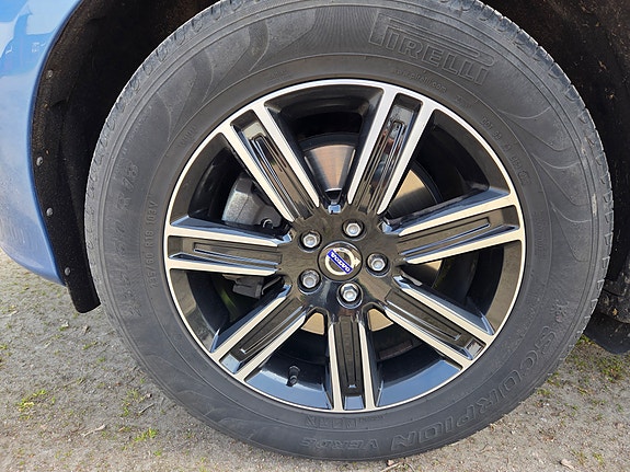 Volvo XC60 5 of 9