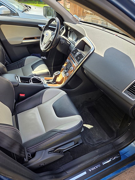 Volvo XC60 6 of 9