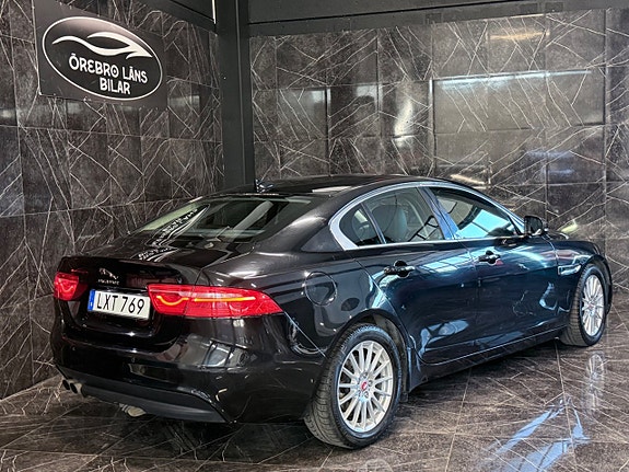 Jaguar XE 8 of 24