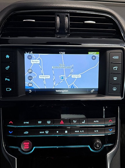 Jaguar XE 19 of 24
