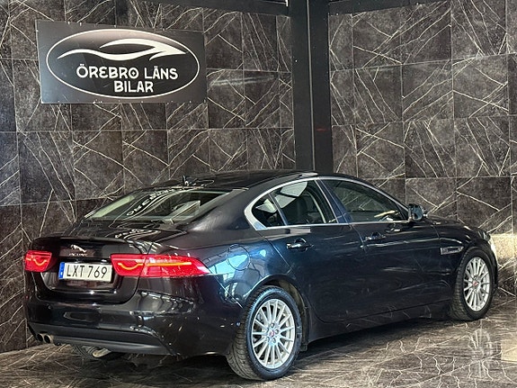 Jaguar XE 2 of 24