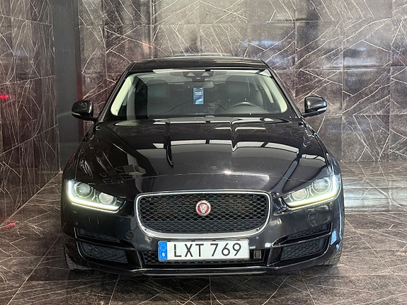 Jaguar XE 11 of 24
