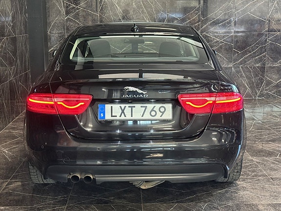 Jaguar XE 12 of 24