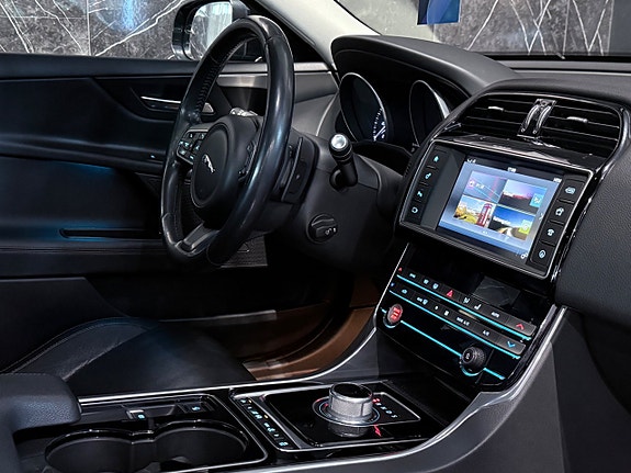 Jaguar XE 24 of 24