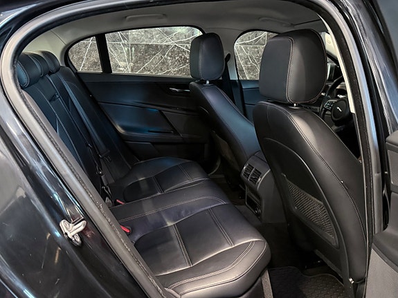 Jaguar XE 14 of 24
