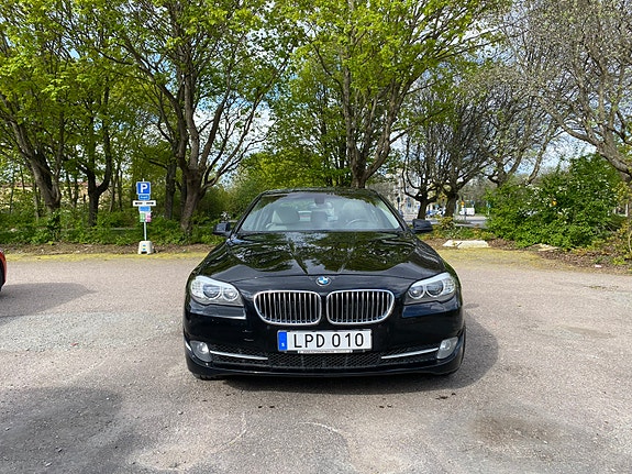 BMW 520d 2 of 5