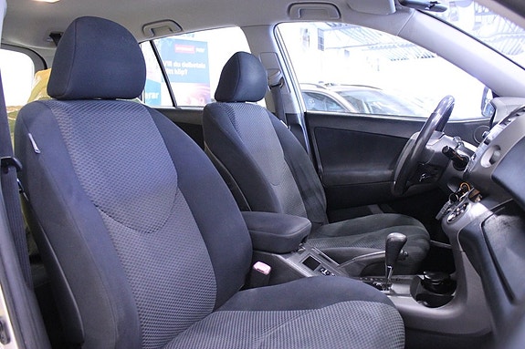 Toyota RAV4 18 of 29