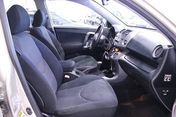 Toyota RAV4 16 of 29
