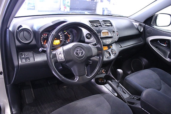 Toyota RAV4 12 of 29