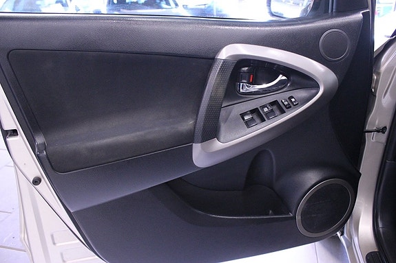 Toyota RAV4 29 of 29