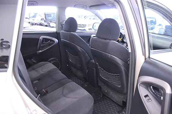 Toyota RAV4 25 of 29