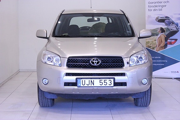 Toyota RAV4 3 of 29
