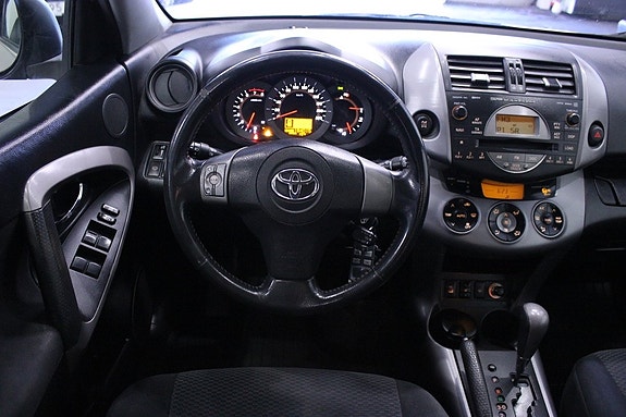 Toyota RAV4 13 of 29
