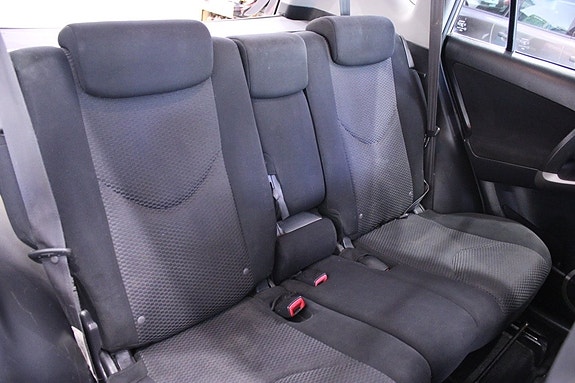 Toyota RAV4 26 of 29