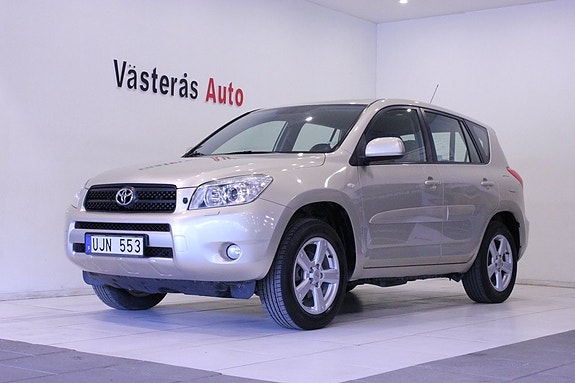 Toyota RAV4 2 of 29