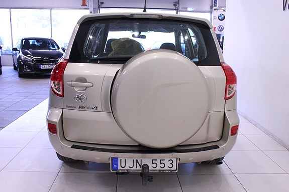 Toyota RAV4 7 of 29