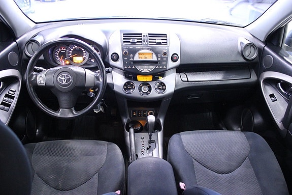 Toyota RAV4 14 of 29