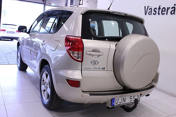 Toyota RAV4 6 of 29