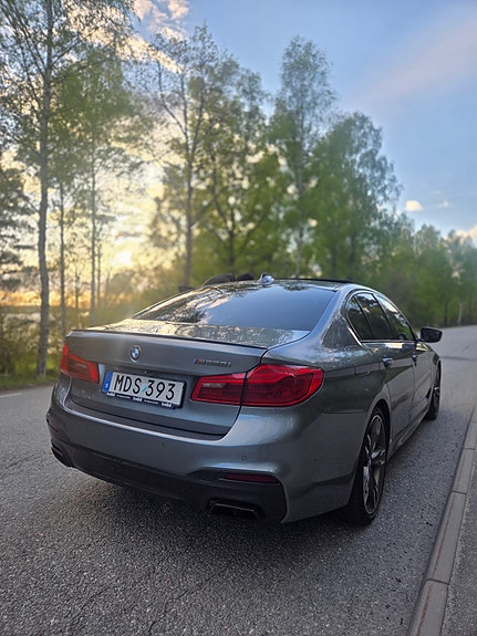BMW M550i 6 of 11