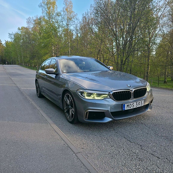 BMW M550i 4 of 11