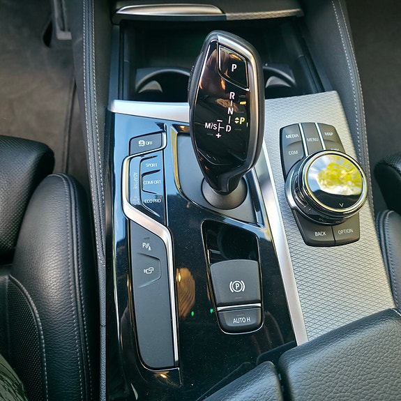BMW M550i 10 of 11