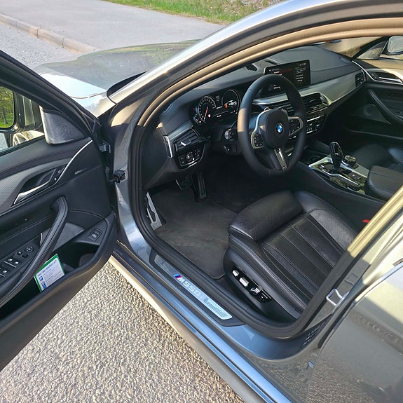 BMW M550i 7 of 11