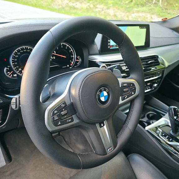 BMW M550i 9 of 11
