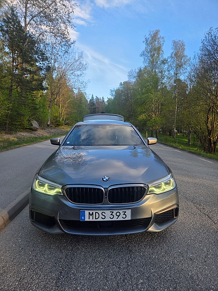 BMW M550i 3 of 11