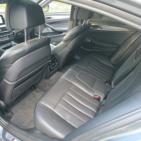 BMW M550i 11 of 11