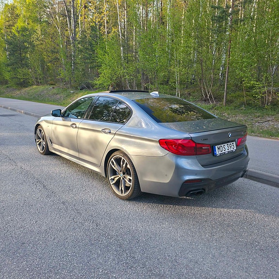 BMW M550i 5 of 11