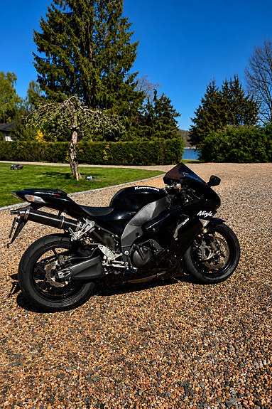 Kawasaki Ninja ZX-10R 2 of 4