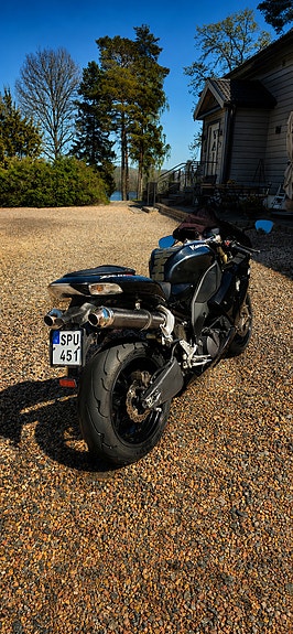Kawasaki Ninja ZX-10R 3 of 4