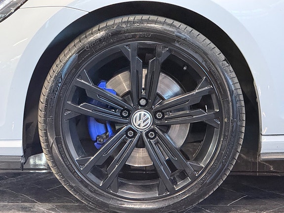 Volkswagen Golf VII 30 of 30