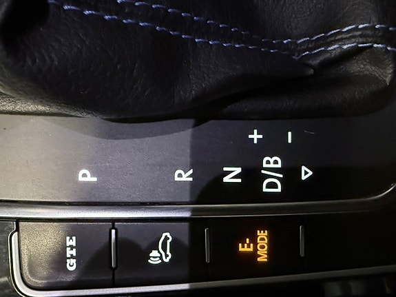 Volkswagen Golf VII 25 of 30