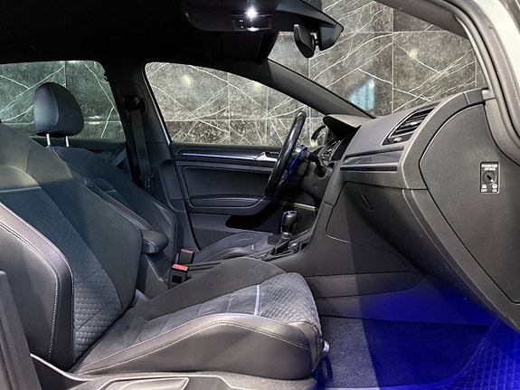 Volkswagen Golf VII 15 of 30
