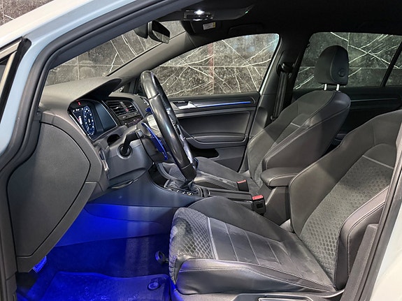 Volkswagen Golf VII 12 of 30