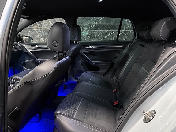 Volkswagen Golf VII 14 of 30