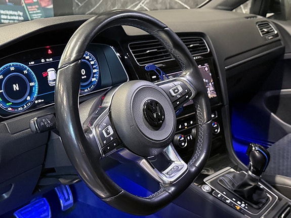 Volkswagen Golf VII 19 of 30