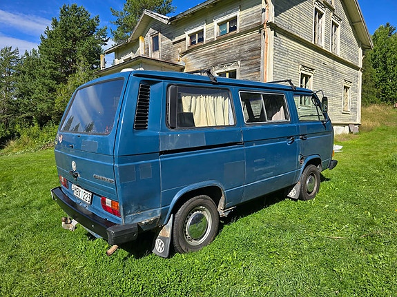 Volkswagen Caravelle 4 of 5