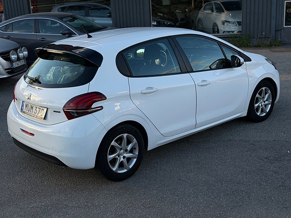 Peugeot 208 5 of 5